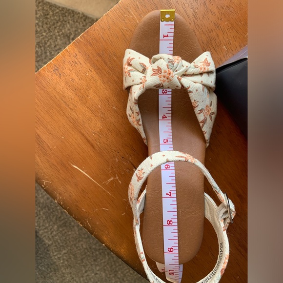 Universal Thread, women’s sandals, small heel, size 6 1/2, cute floral pattern - Picture 9 of 15